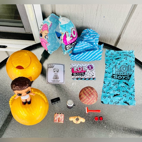 LOL Surprise Dolls & Accessories Bundle - Picture 15 of 15